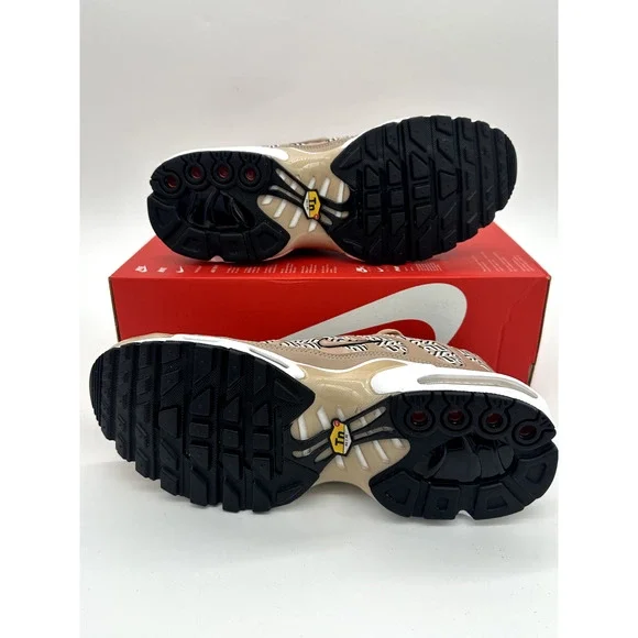 Nike Air Max Plus "United in Victory" Womens size 10 Mens ≈ 8.5 shoes FB2557 200 - Picture 3 of 6